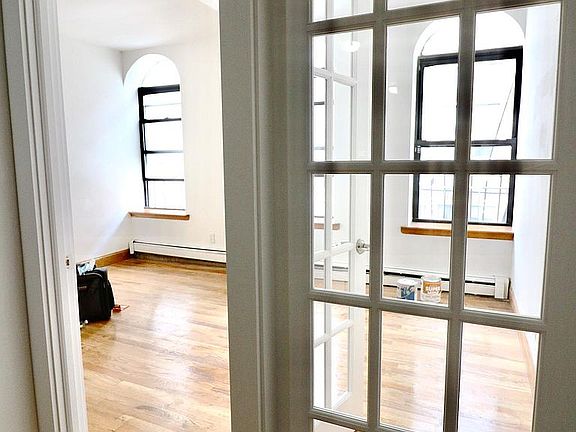 5th image of 814 10th Ave APT 4E
