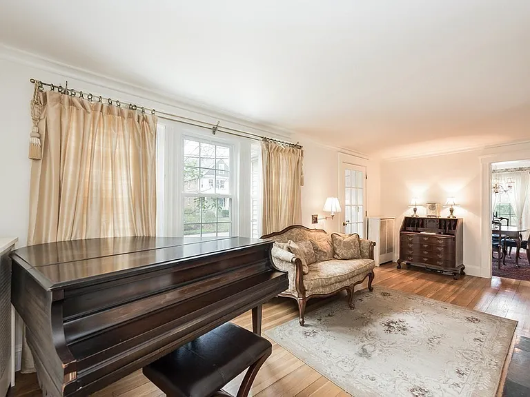 62 Evergreen Ave — Photo 5