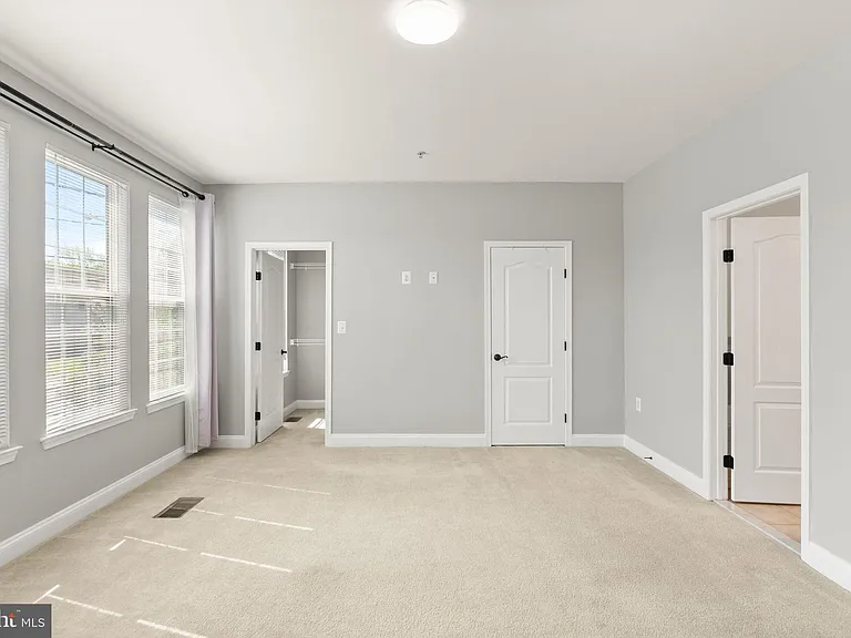 242 N Summit Ave #21 — Photo 32