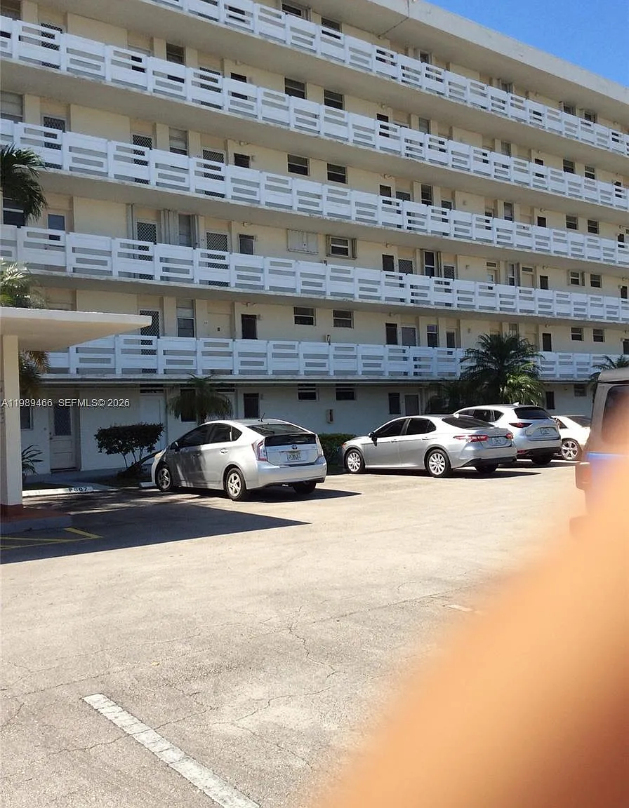Point East Sec 4 Condo — Photo 1