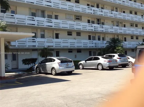 3000 Marcos Dr, Aventura, FL