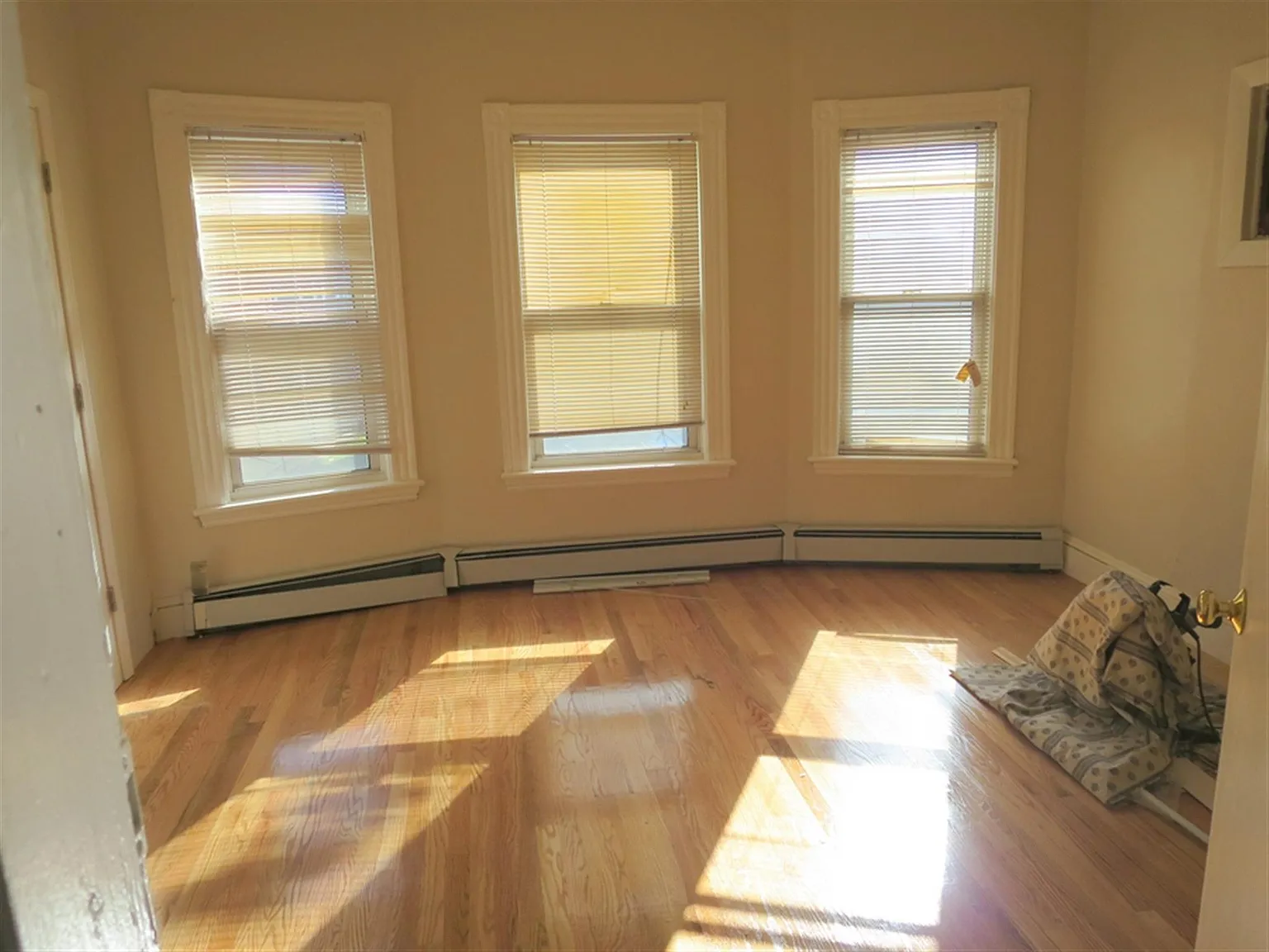 3 bed, 1133 sqft, $3,150 — Photo 3