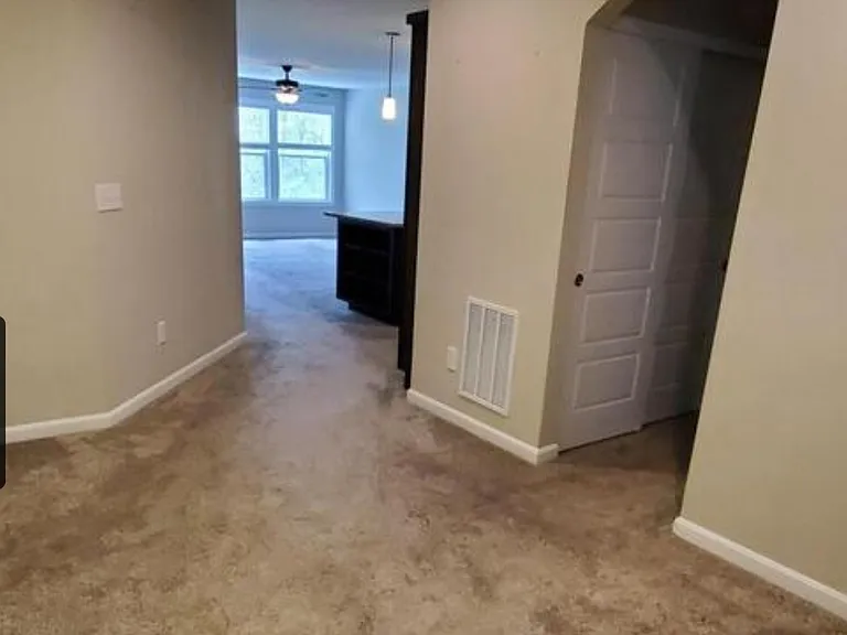 686 Daphne Way #686 — Photo 4