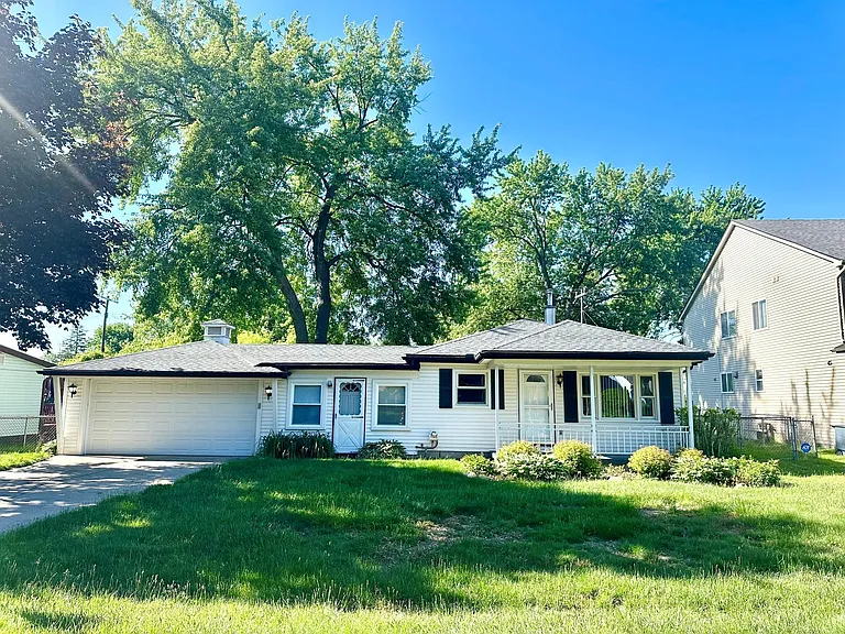 1064 Woodslee Dr — Photo 1