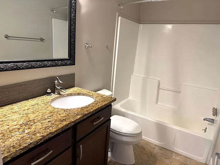 2557 E Beacon Light Rd — Photo 15