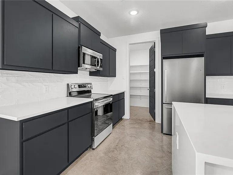 3008 Alpha Wolf Ct — Photo 9