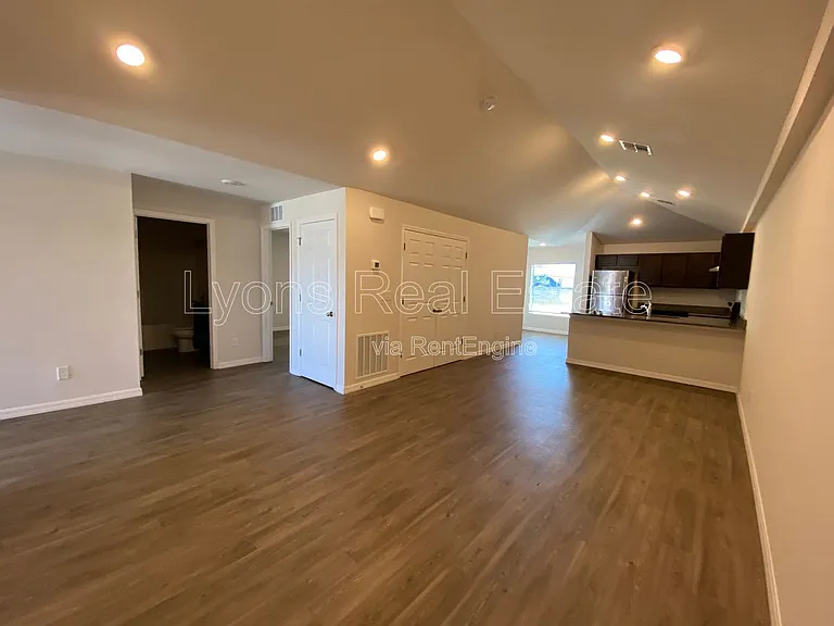 604 Skyline Blvd — Photo 6