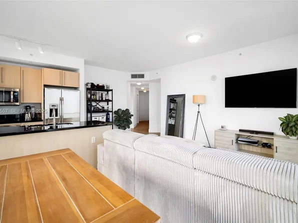 1111 SW 1st Ave #2525, Miami, FL 33130