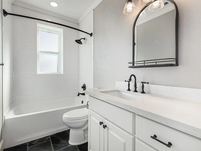 405 24th St #201 — Photo 23