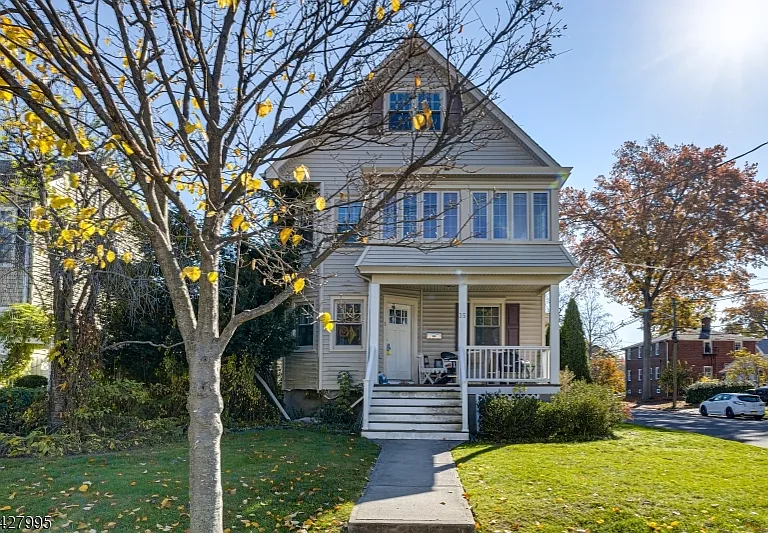 35 Burnside Ave #B — Photo 1