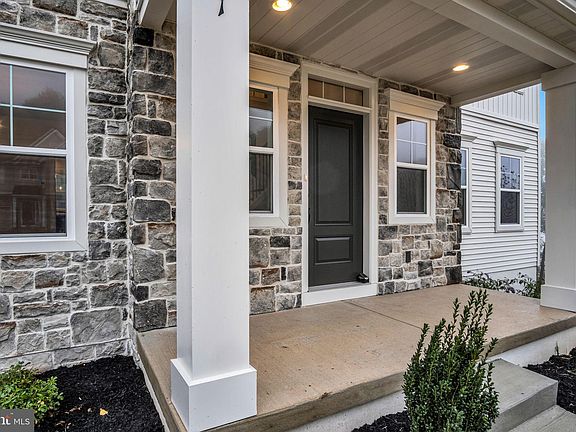4th image of 211 Rockville Blvd