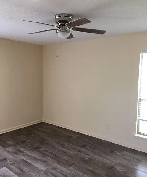 513 Newton St — Photo 16