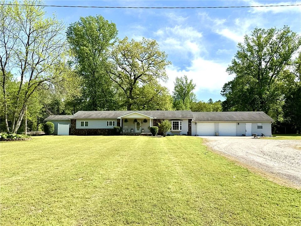1st image of 567 Broomfield Rd