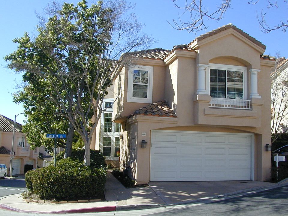 Deluxe Detached Townhouse