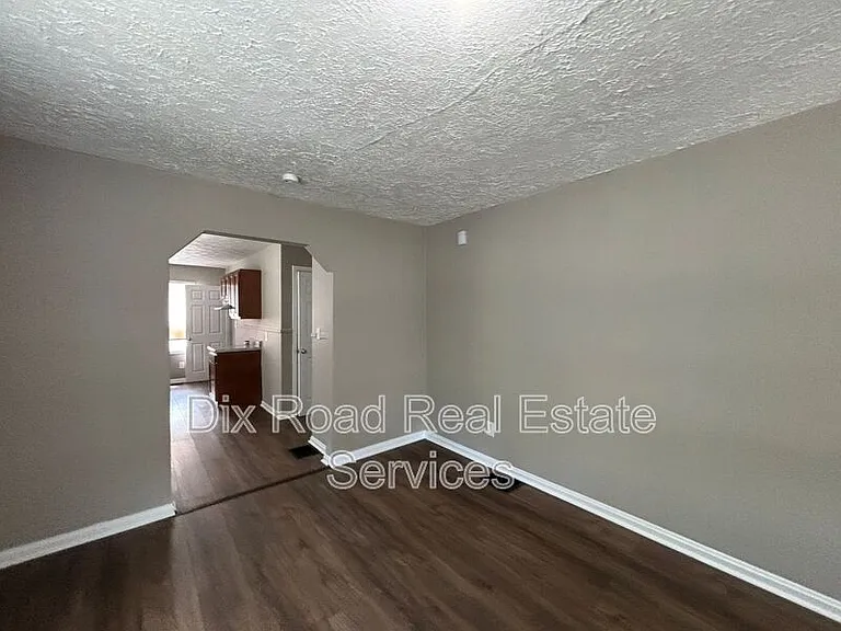 660 Gramont Ave — Photo 6