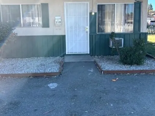 210 N Santa Fe St, Hemet, CA