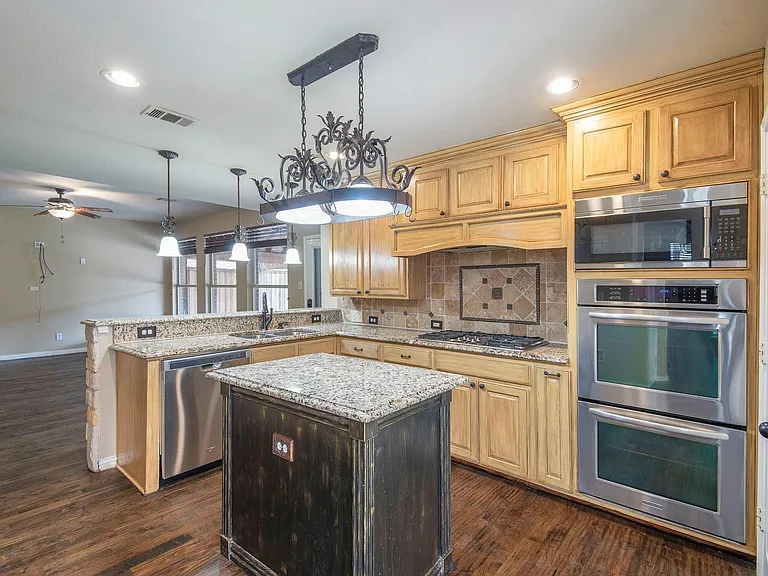 1169 London Dr — Photo 10