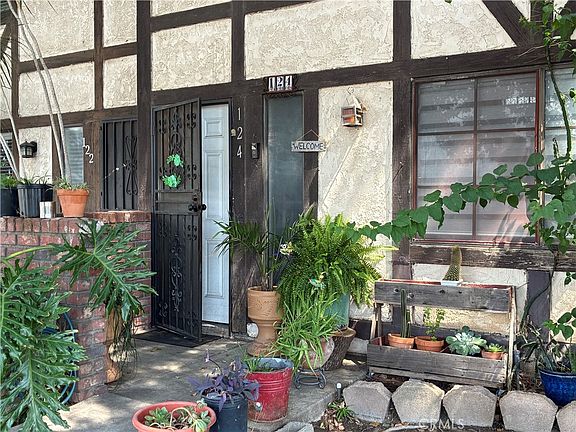 3rd image of 124 E Merrill Ave
