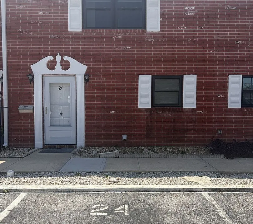 2250 S Palmetto Ave #H24