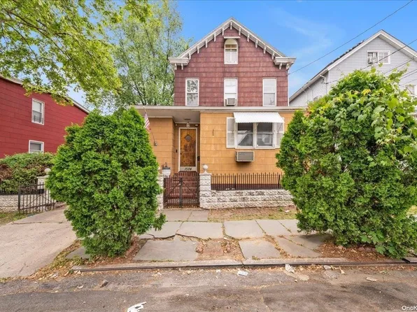 15-24 125th Street, College Point, NY 11356