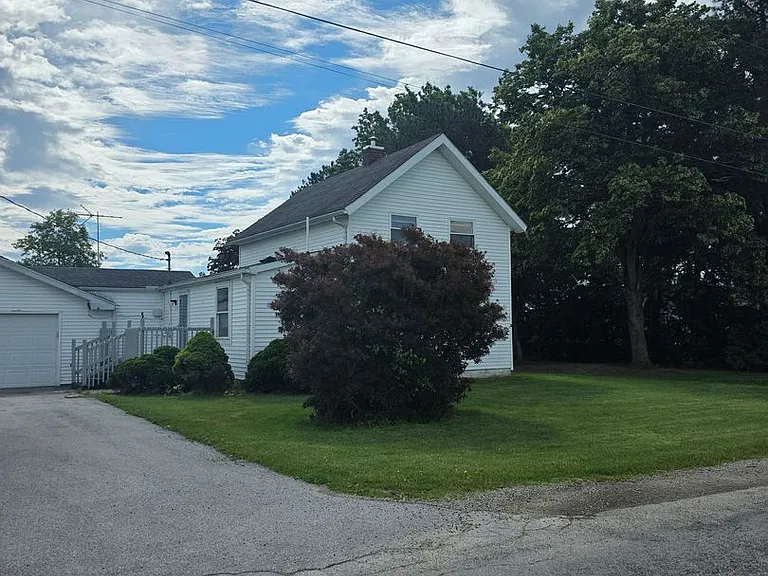 6172 Loe Rd — Photo 3
