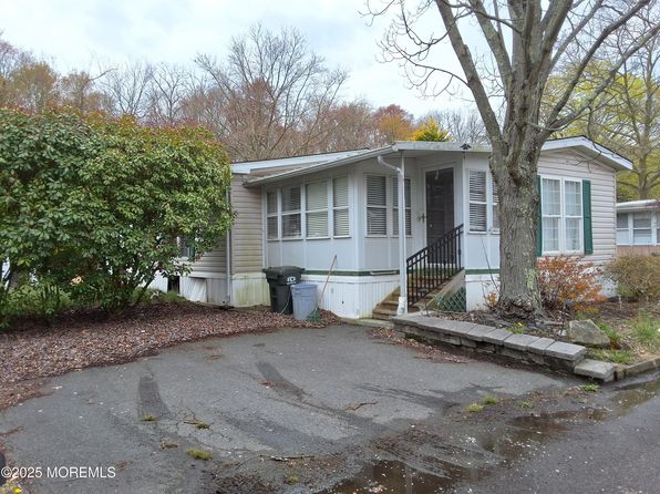 32 Village Road, Morganville, NJ 07751