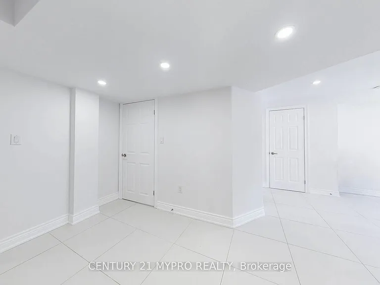 13 Manor Glen Cres #BASEMENT — Photo 19