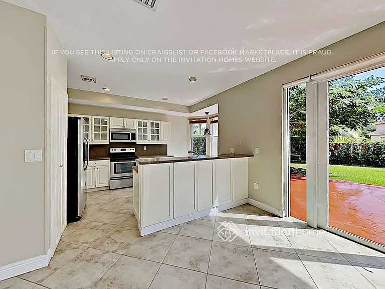 15250 SW 51st St — Photo 8