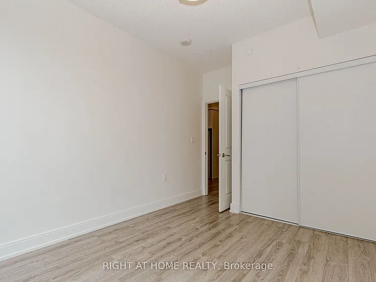 9608 Yonge St #1603 — Photo 23