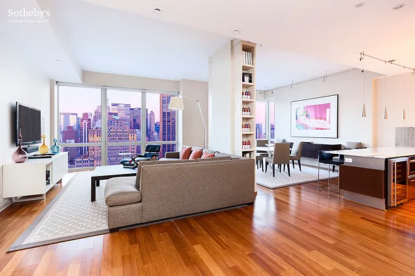 Sold by Sotheby's International Realty | media 1