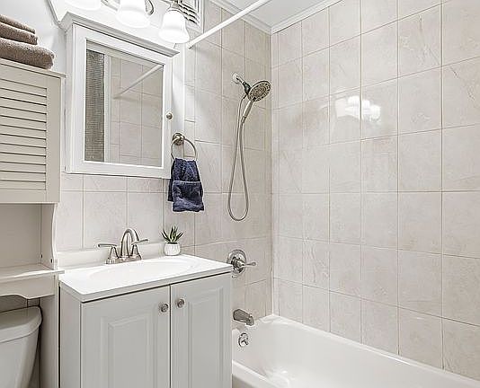 4th image of 344 E 87th St APT 1D