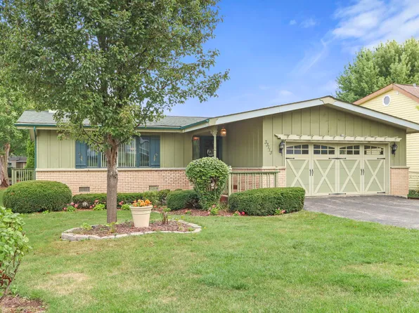 33113 N Cove Rd, Grayslake, IL 60030