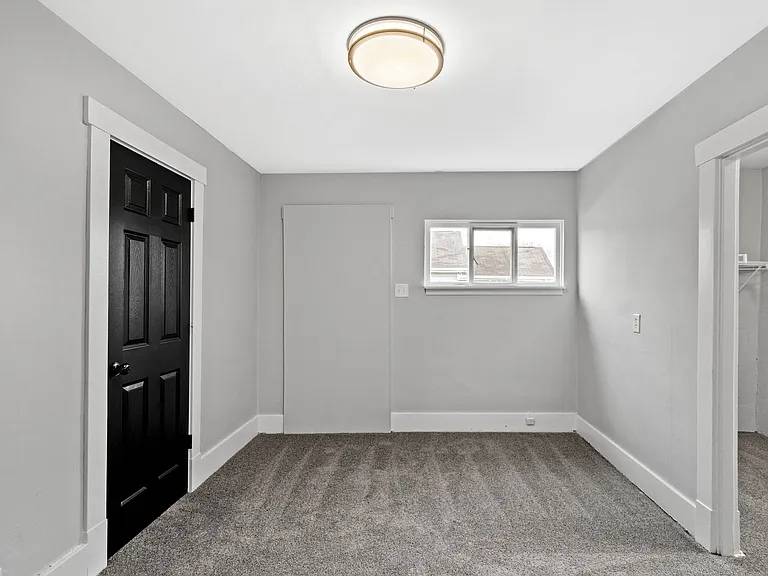 105 Broadway St — Photo 5