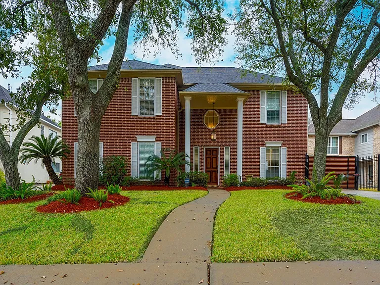 8915 Wallington Dr — Photo 1