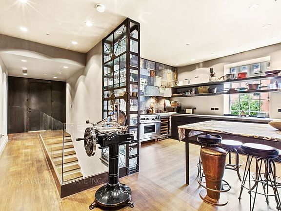 4th image of 455 W 20th St Penthouse 1