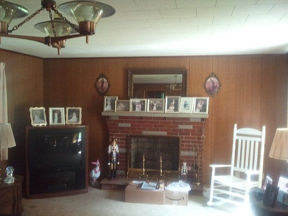 5th image of 160 Lincoln St