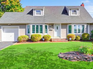 40 Radburn Dr, Commack, NY 11725