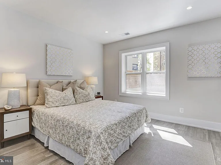 2434 16th St NW — Photo 9