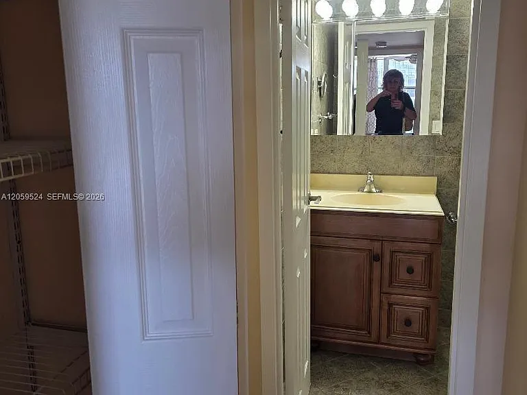 800 Parkview Dr #716 — Photo 17