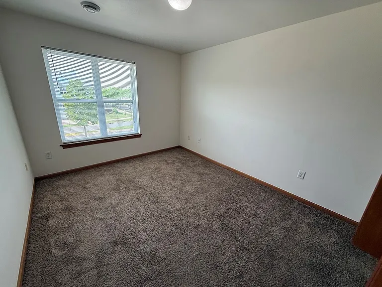 8217 Mansion Hill Ave — Photo 13