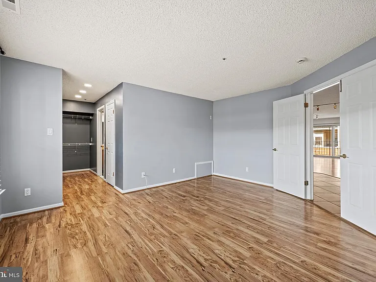 1022 Main St — Photo 9