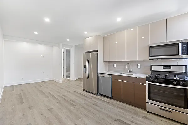 Rented by Thomas Lipovetsky, LREB | media 2