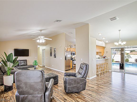 5th image of 931 SW 36th Ter