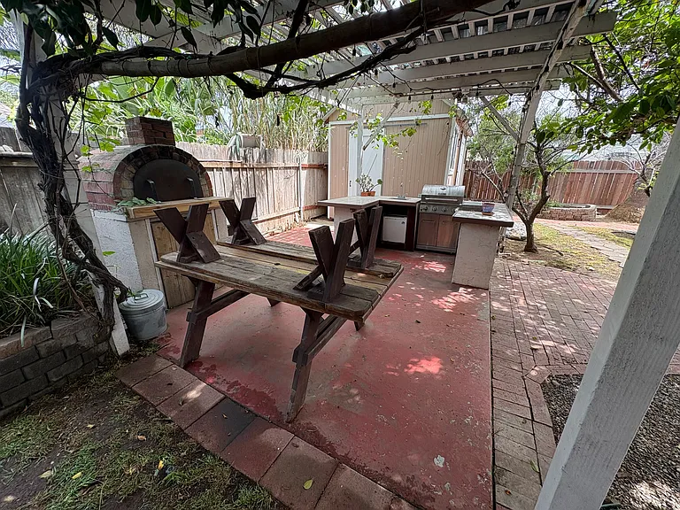 606 Spruce St — Photo 11