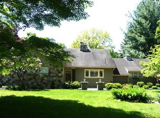 31 Charmwood Rd, Pittsford, NY 14534
