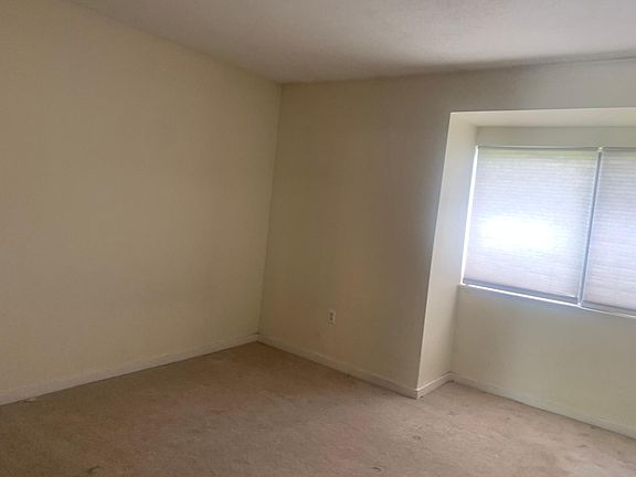 3rd image of 75 Brookwood Dr