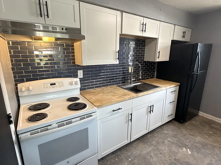 4113 Crest Dr — Photo 4