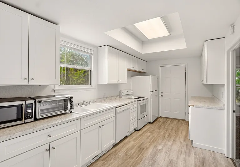 314 E Ermina Ave — Photo 8