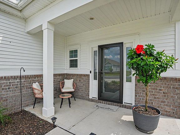 4th image of 984 Agostino Dr.