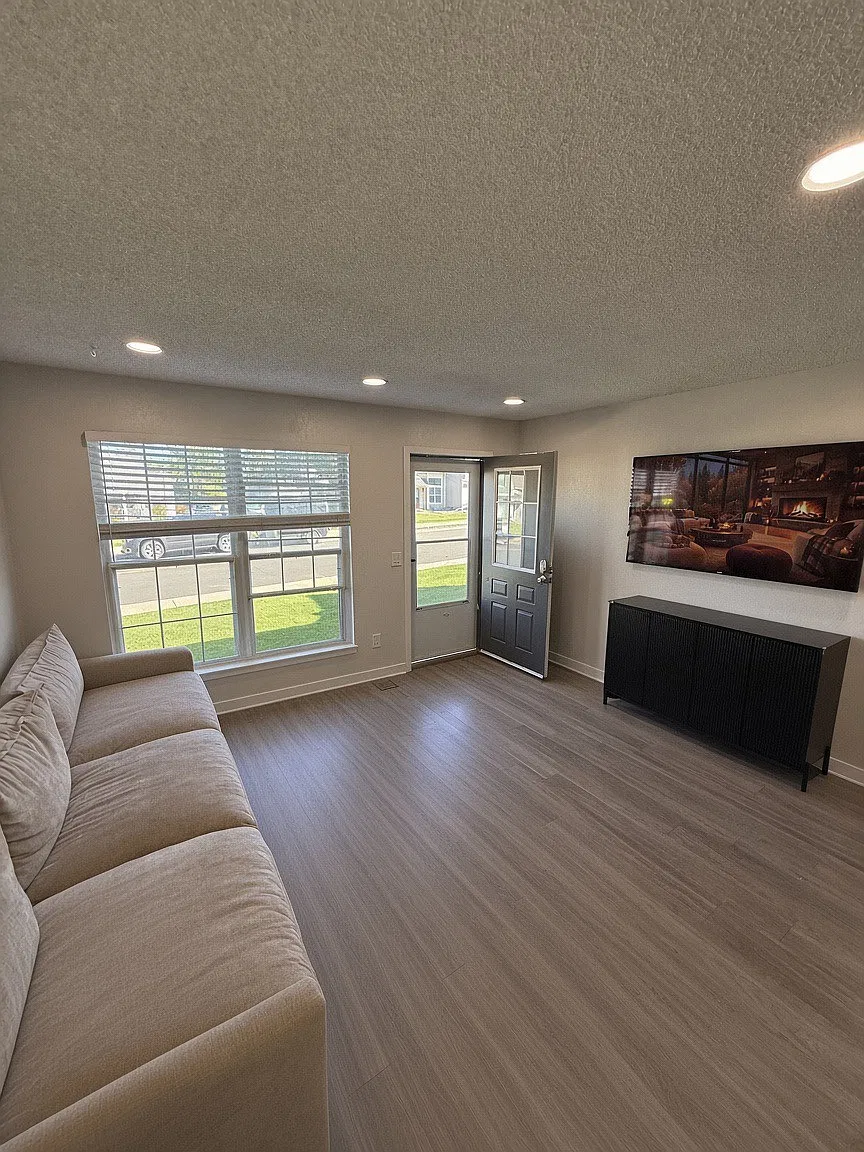 2 bed, 1131 sqft, $2,350 — Photo 4